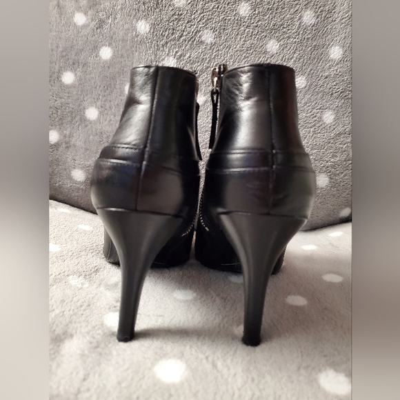 Nine West - Size 8.5, leather, heeled, zip up ankle boots. - Picture 3 of 16
